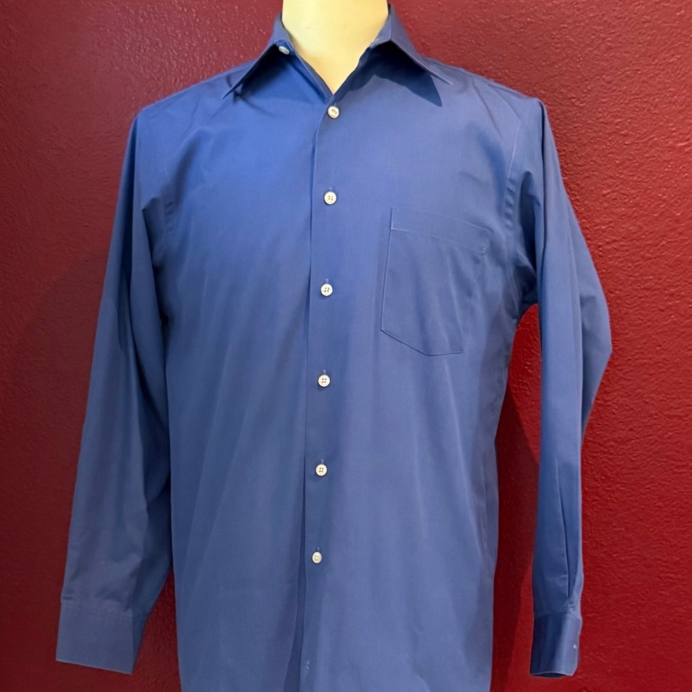 Van Heusen Mens Button Down Dress Shirt / Blue / 15  32/ 33